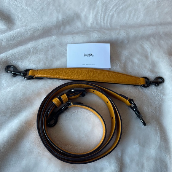 EXCELLENT CONDITION Coach Lora Bucket in Pollen - Picture 6 of 8